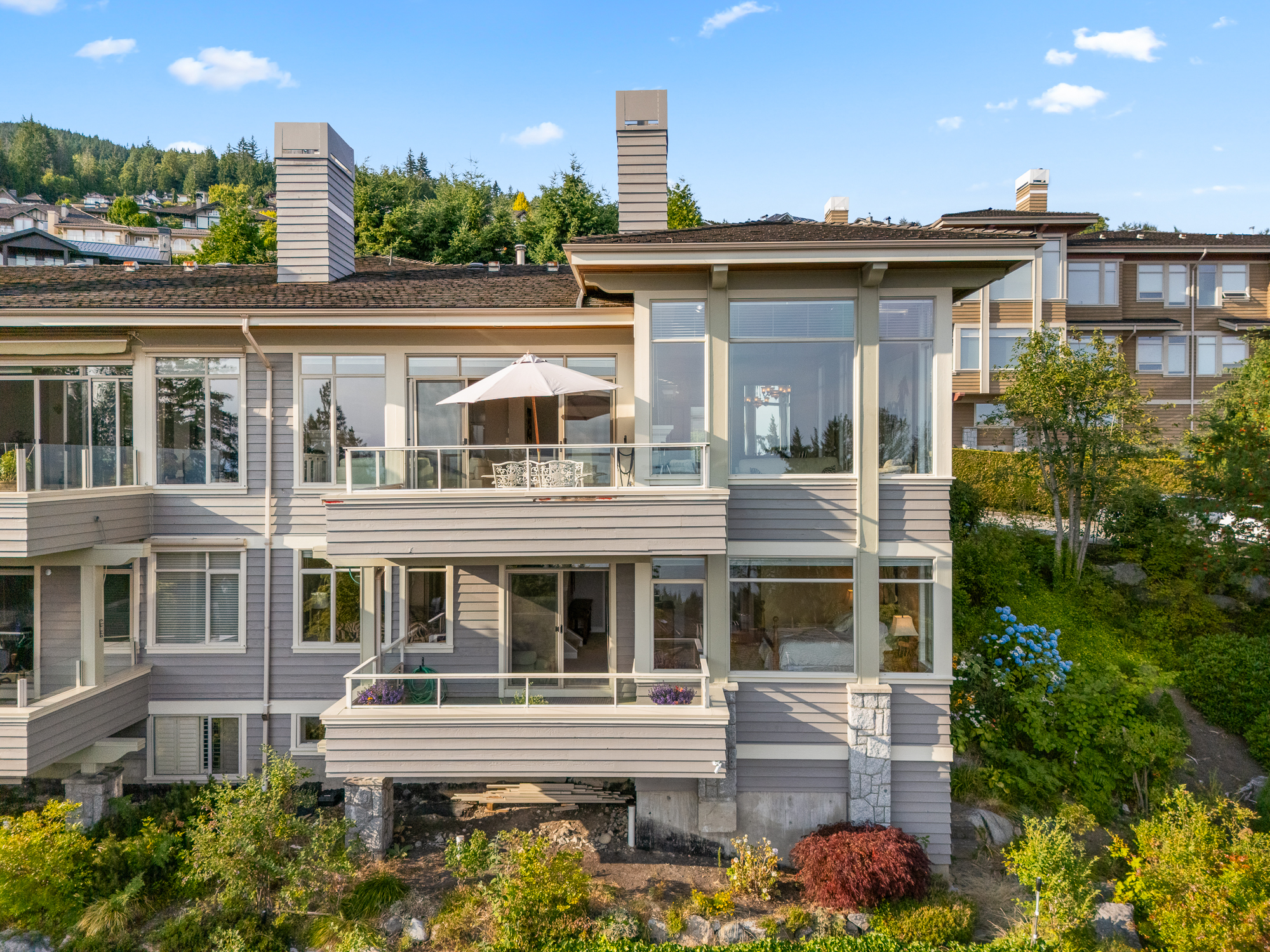 2456 Carr Lane